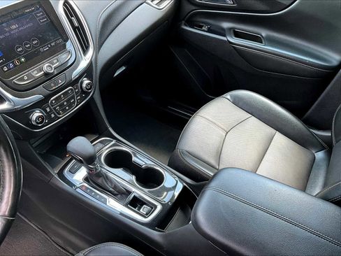 Used 2023 Chevrolet Equinox Premier image 18