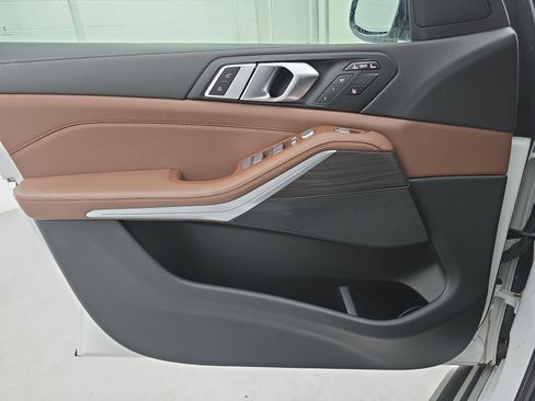 Used 2024 BMW X7 xDrive40i w/ M Sport Package image 28