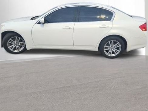 Used 2013 INFINITI G37 x w/ Premium Pkg image 3