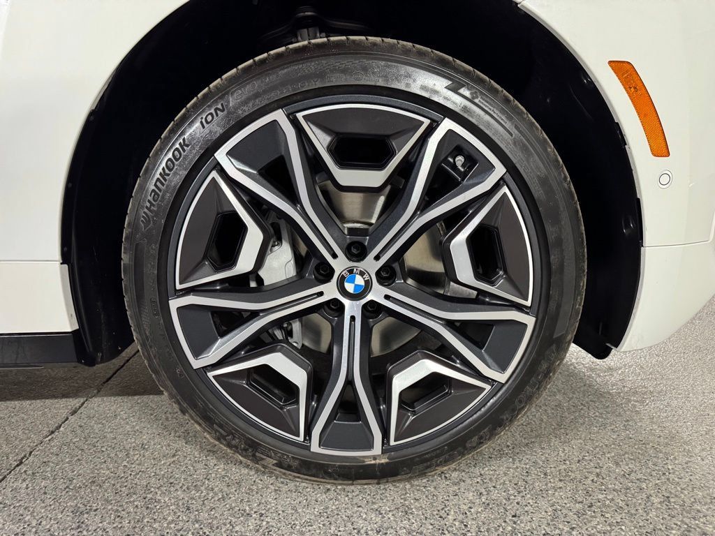 Used 2026 BMW iX xDrive45 AWD/4WD image 6