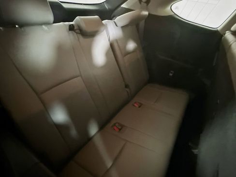 Used 2023 Toyota Highlander XLE AWD/4WD image 27