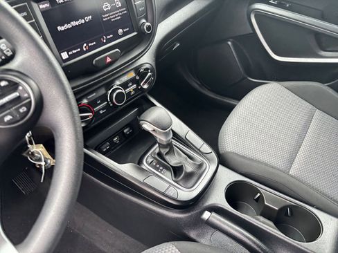 Used 2025 Kia Soul LX w/ LX Technology Package FWD image 41
