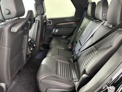 Used 2025 Land Rover Discovery S image 11