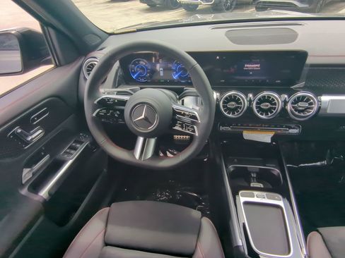 Used 2024 Mercedes-Benz EQB 300 4MATIC image 3