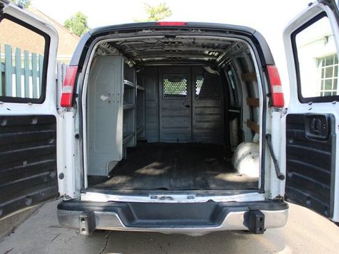 Used 2017 GMC Savana 2500 RWD image 26