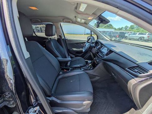 Certified 2022 Buick Encore Preferred AWD/4WD image 33