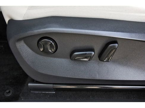 Used 2024 Volkswagen Tiguan SE w/ Panoramic Sunroof Package AWD/4WD image 30