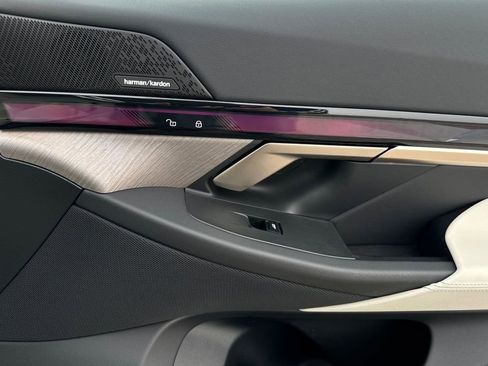 Used 2024 BMW i5 eDrive40i w/ M Sport Package RWD image 18