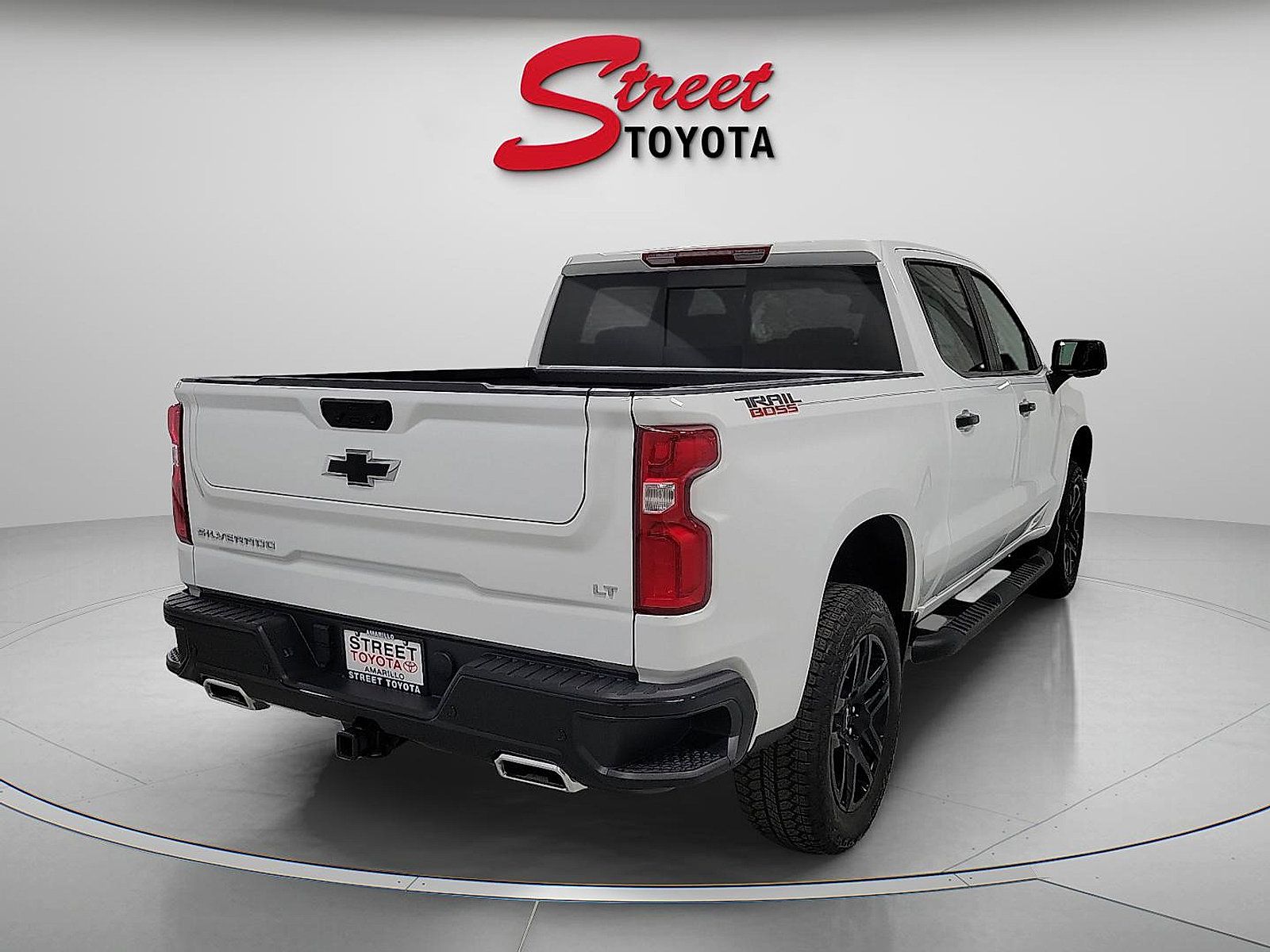 Used 2024 Chevrolet Silverado 1500 LT Trail Boss w/ LT Trail Boss Premium Package AWD/4WD image 4