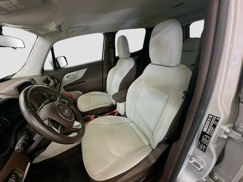 Used 2015 Jeep Renegade Latitude w/ Popular Equipment Group AWD/4WD image 13