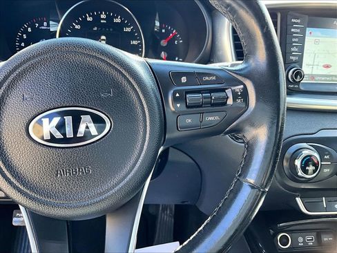 Used 2016 Kia Sorento SX image 17