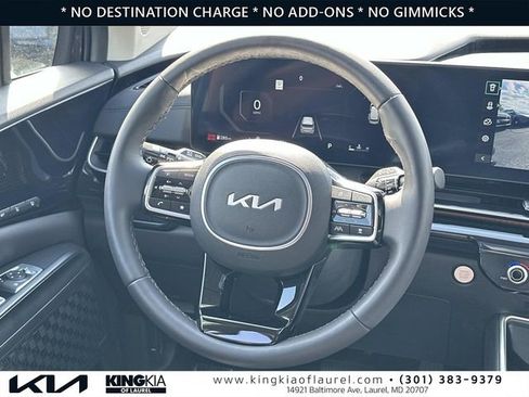 Used 2025 Kia Carnival SX Prestige FWD image 8
