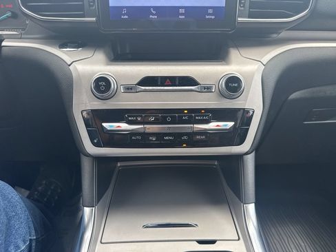 Used 2023 Ford Explorer XLT w/ Equipment Group 202A AWD/4WD image 31