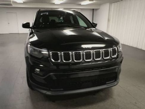 Used 2024 Jeep Compass Latitude AWD/4WD image 3