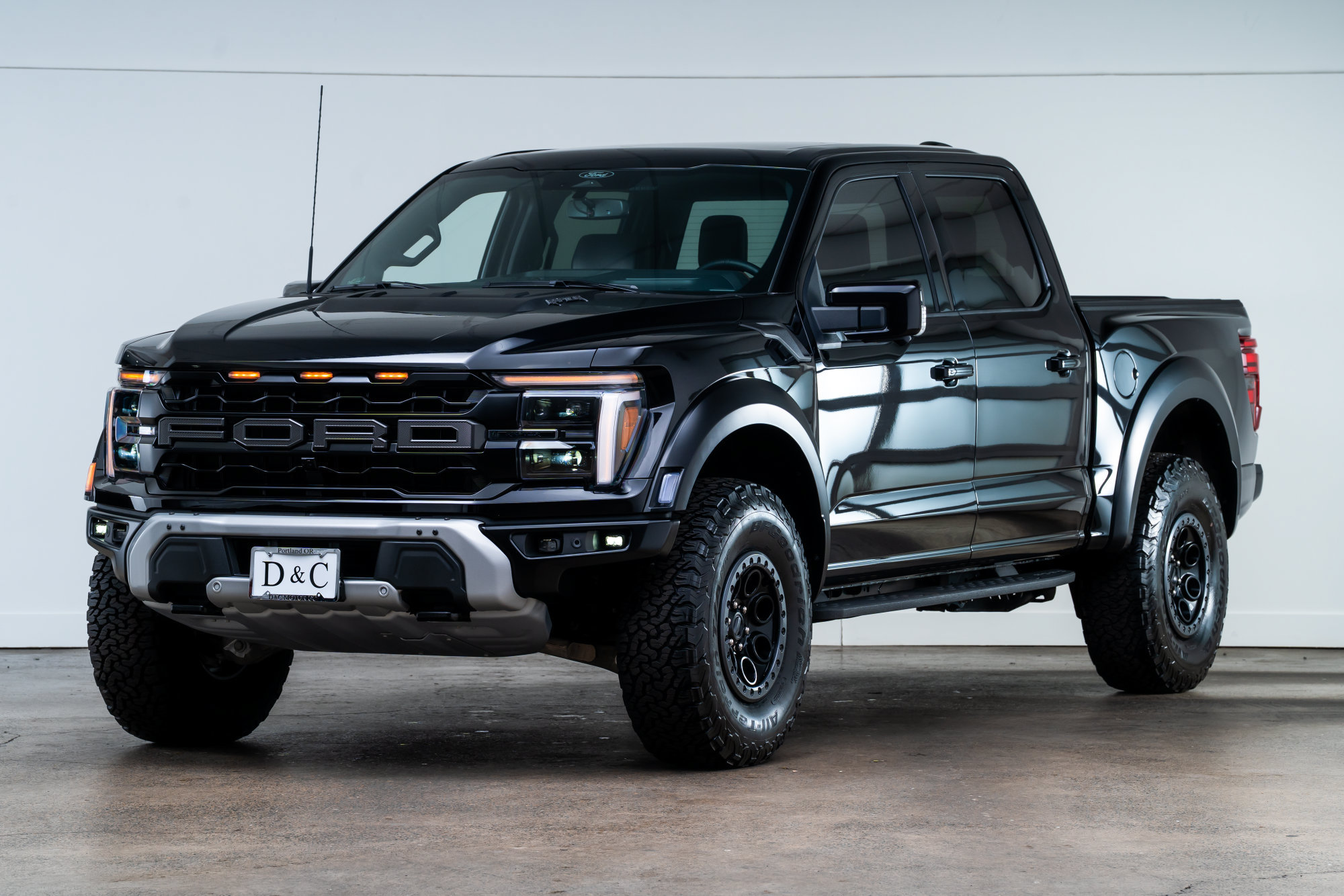 Used 2025 Ford F150 Raptor AWD/4WD image 3