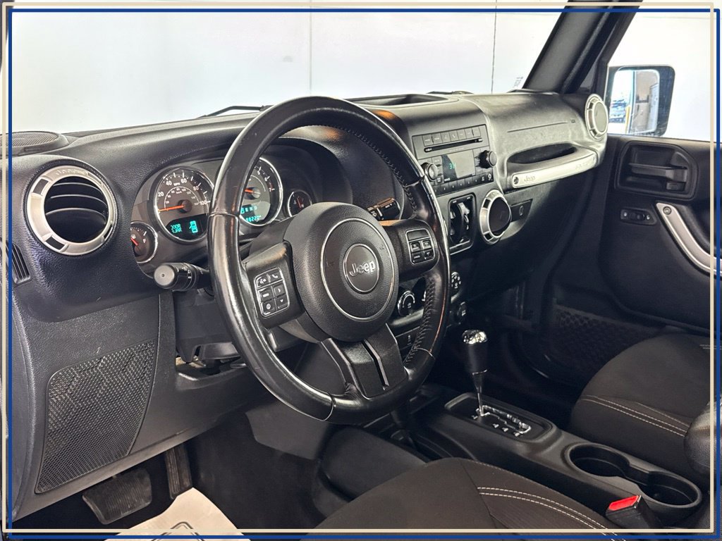 Used 2018 Jeep Wrangler Unlimited Sahara w/ Connectivity Group AWD/4WD image 33