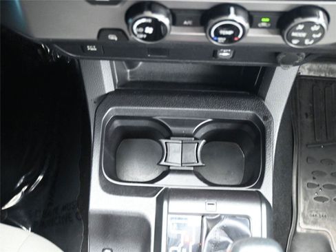 Used 2016 Toyota Tacoma SR image 15