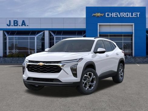New 2026 Chevrolet Trax LT w/ Sunroof Package FWD image 6