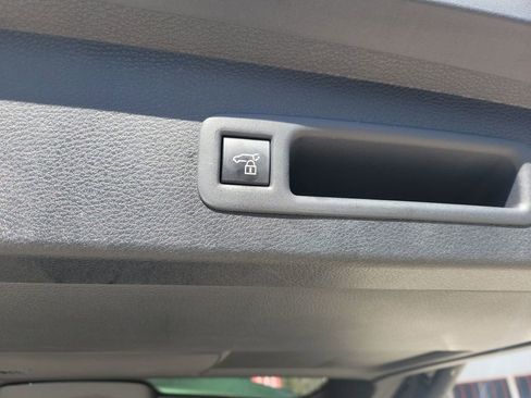 Used 2025 Toyota Sienna XLE image 30