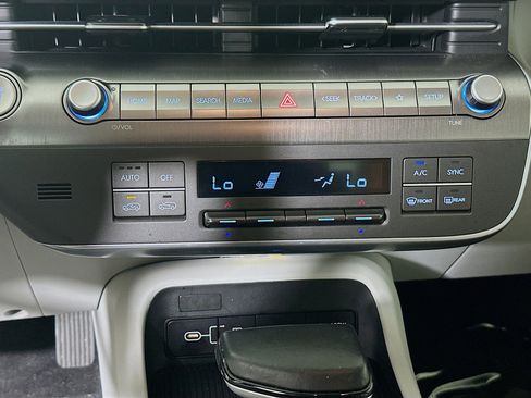 Used 2025 Hyundai Kona SEL FWD image 23