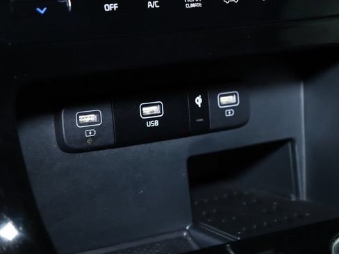 Used 2024 Kia Carnival EX FWD image 31