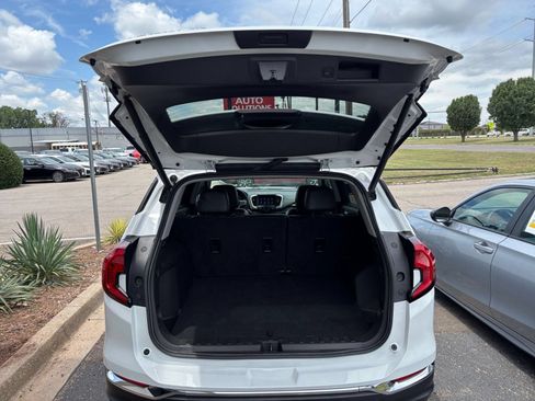 Used 2024 GMC Terrain SLT AWD/4WD image 33