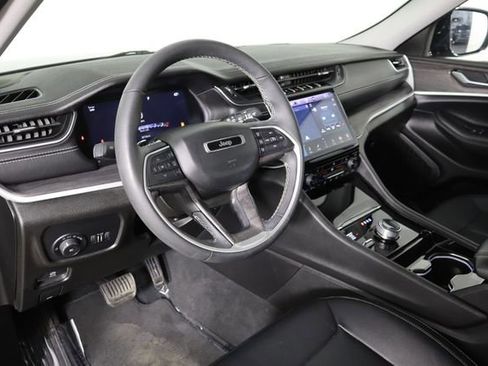 Used 2023 Jeep Grand Cherokee Limited w/ Black Appearance Package AWD/4WD image 27