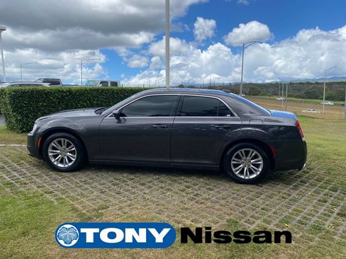 Used 2020 Chrysler 300 Touring L w/ Value Package RWD image 22