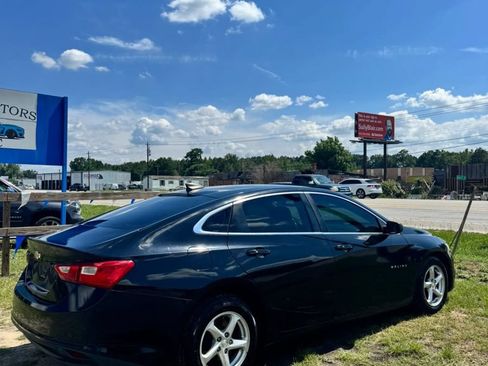 Used 2017 Chevrolet Malibu LS w/ LPO, Convenience Package 1 FWD image 10