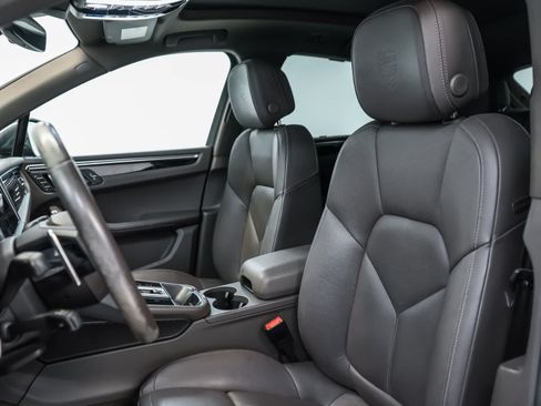 Certified 2024 Porsche Macan AWD/4WD image 5