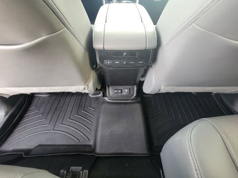 Used 2021 Toyota Highlander Limited image 30