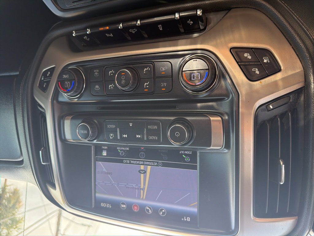 Used 2016 GMC Sierra 2500 Denali w/ Suspension Package, Off-Road AWD/4WD image 8