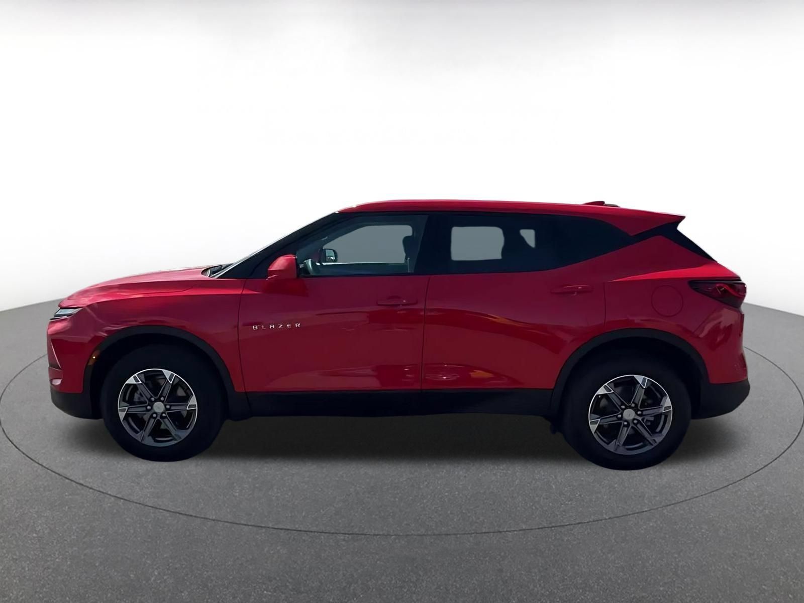 Used 2025 Chevrolet Blazer LT FWD image 8