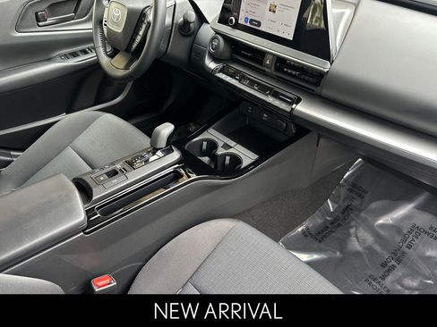 Used 2025 Toyota Prius LE image 19