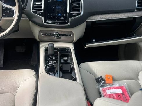 Used 2023 Volvo XC90 B5 Plus image 9