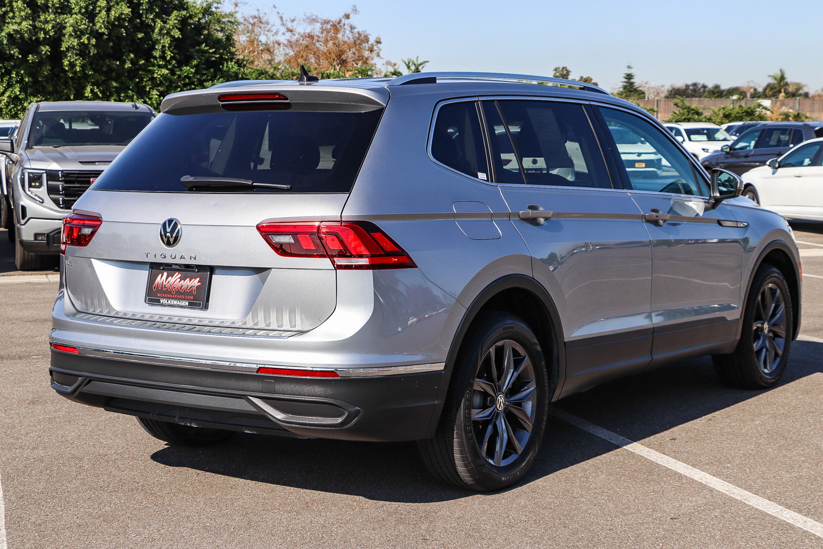 Used 2023 Volkswagen Tiguan SE FWD image 6