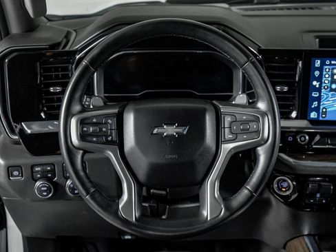 Used 2022 Chevrolet Silverado 1500 LT Trail Boss w/ Convenience Package II AWD/4WD image 16