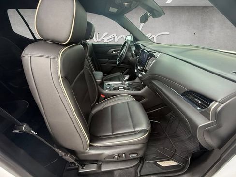 Used 2023 Chevrolet Traverse Premier FWD image 24