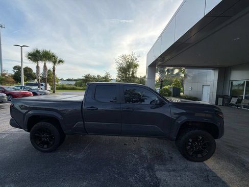 Used 2025 Toyota Tacoma SR5 AWD/4WD image 10