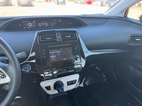 Used 2017 Toyota Prius One FWD image 2