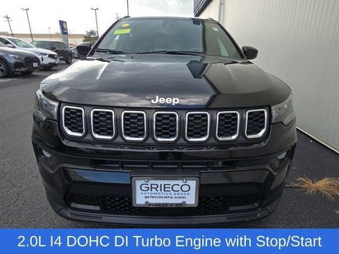 Used 2024 Jeep Compass Latitude AWD/4WD image 2