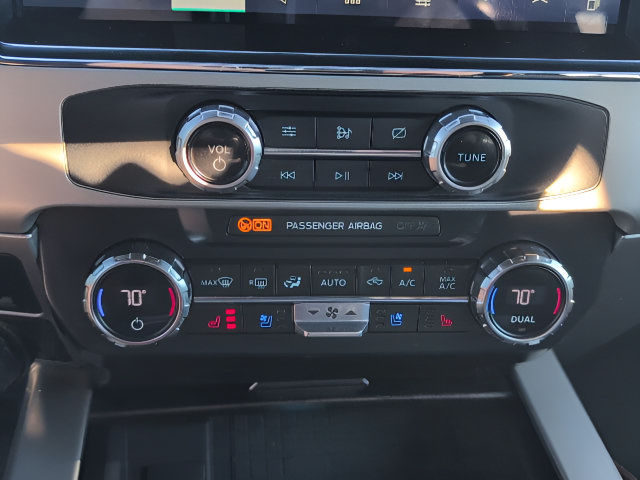 Used 2022 Ford F350 Lariat w/ Lariat Ultimate Package AWD/4WD image 15