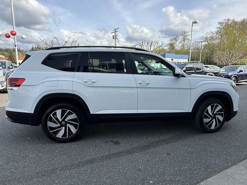 Used 2025 Volkswagen Atlas SE image 8