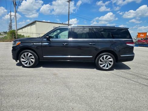 Used 2023 Lincoln Navigator L Reserve AWD/4WD image 6