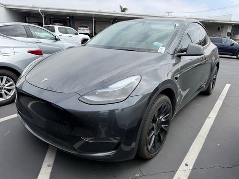 Used 2024 Tesla Model Y Long Range AWD/4WD image 3