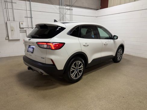 Certified 2022 Ford Escape SEL w/ Technology Package AWD/4WD image 8