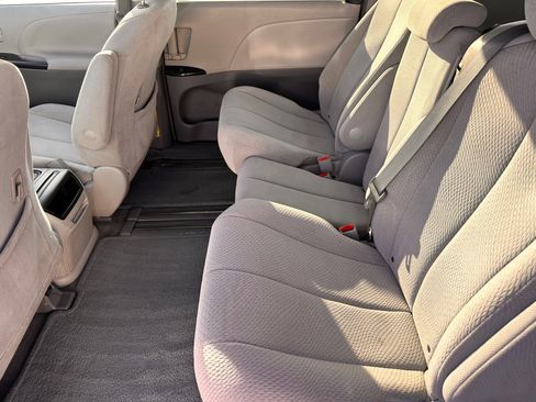 Used 2013 Toyota Sienna LE FWD image 6