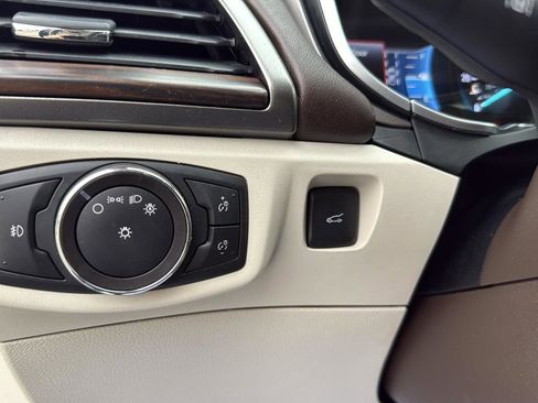 Used 2017 Ford Fusion Platinum image 18