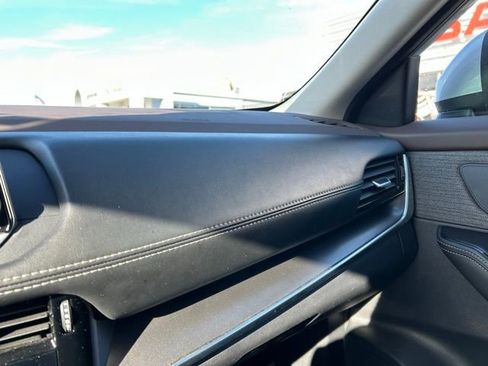 Used 2023 Nissan Rogue SV image 34