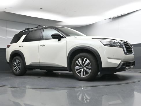 Used 2023 Nissan Pathfinder SL AWD/4WD image 25